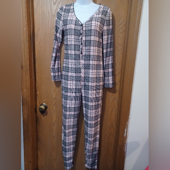 FASHION NOVA small plaid pj onesie - Picture 4 of 9